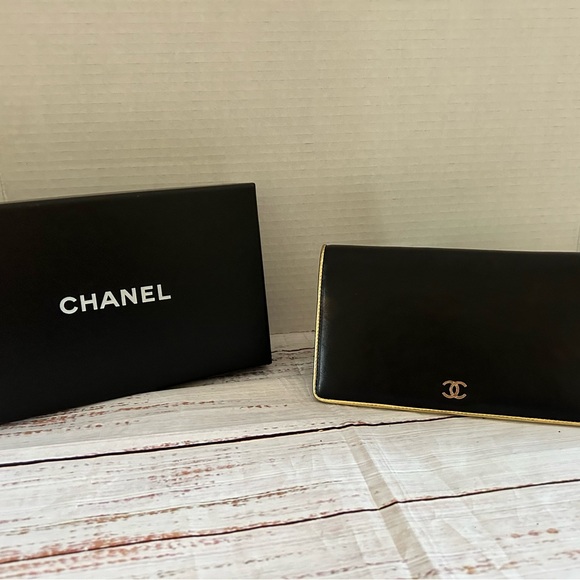 Chanel Black Leather Gold Trim Wallet with Chanel Box Can carry as clutch or WOC - Picture 7 of 14